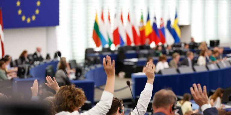 Az Európai Parlament odacsapott, Zeusz hazatért. Híradó