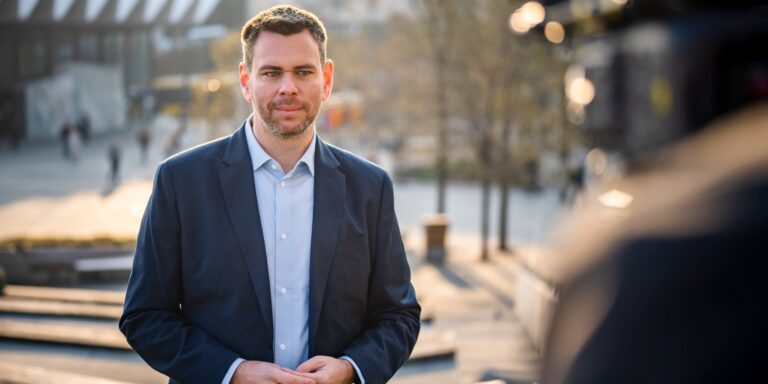 Vitézy Dávid is indul a főpolgármesteri címért, Szekszárd sólymokat bérel – híradó