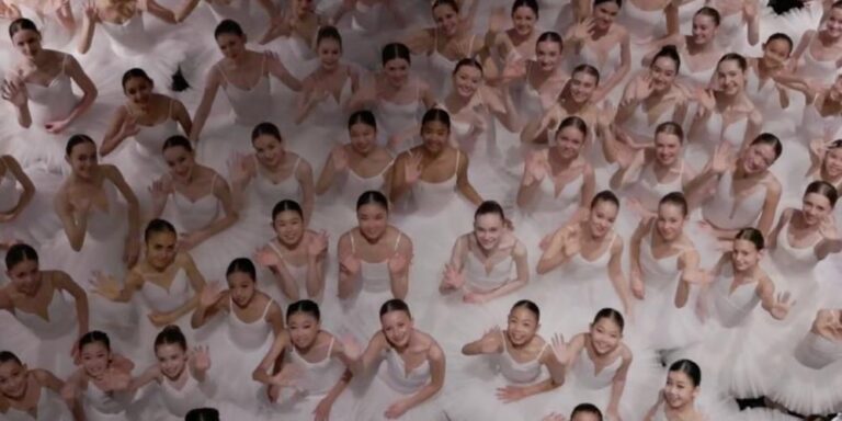 Több mint 350 balerina döntött világrekordot, méghozzá lábujjhegyen
