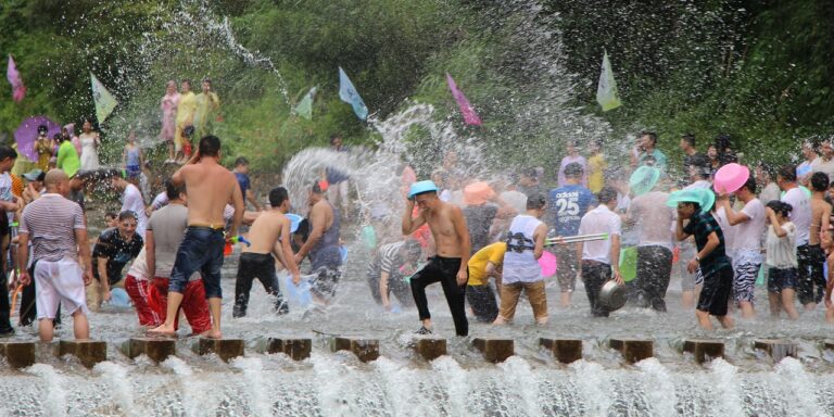 Napokig tartó vízipisztolycsata az utcán? Ó, ide vele!
