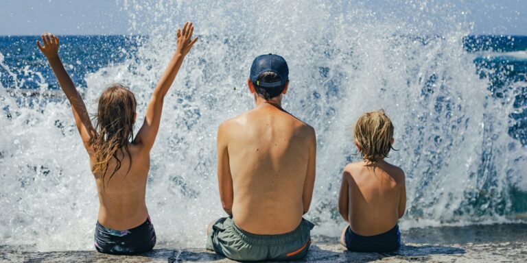 Ezért üldöznek a szüleid nyáron egy flakon naptejjel