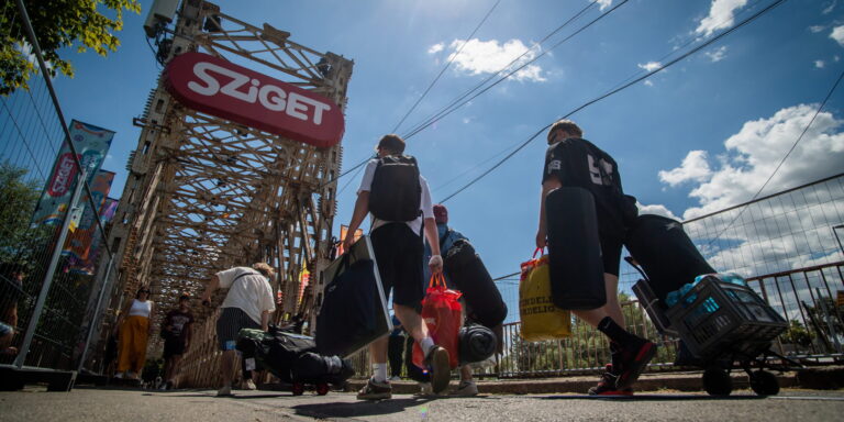 Kiderült, mit olvas Orbán Viktor, elstartol a Sziget fesztivál – híradó