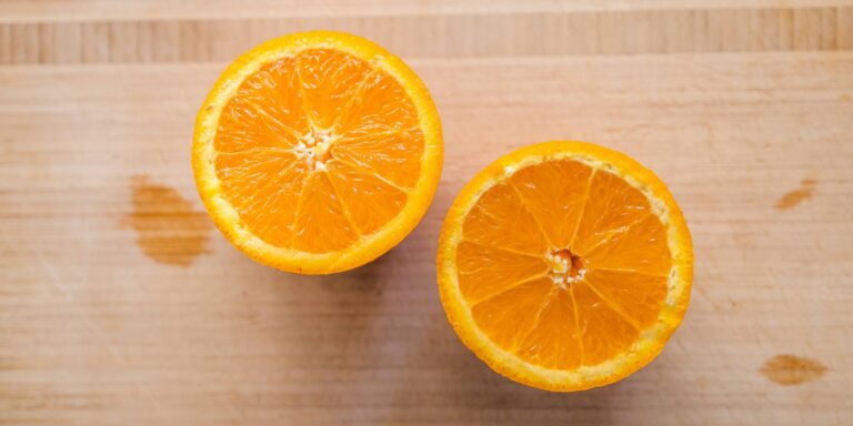 Vicces oka van annak, hogy a narancsokat piros hálóban árulják