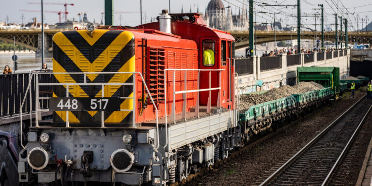 Miért kell köveket rakni a HÉV-alagútba árvízkor?