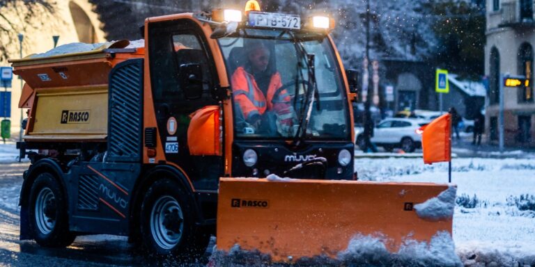 Bezárt egy játszótér a hangos gyerekek miatt, Budapesten készülnek a hóra – híradó