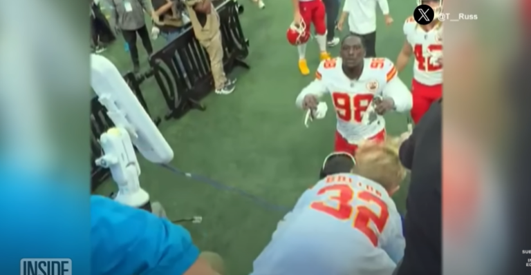 Résen volt egy amerikai focista, elkapta a lelátóról lepottyanó kisfiút