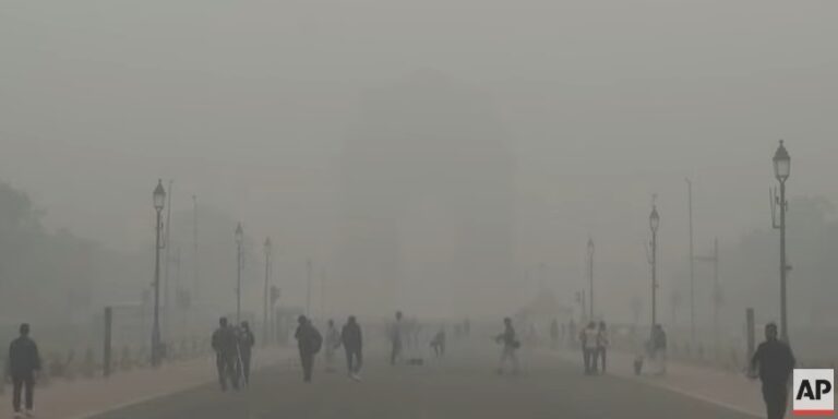 A világ 2. legnagyobb városában akkora a szmog, hogy bezártak az iskolák