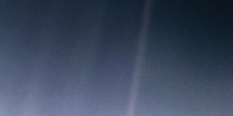 A hét műtárgya: A halványkék pötty