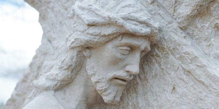 Jézusnak Krisztus volt a vezetékneve? És kik azok az apostolok?