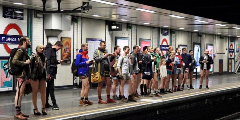 Nadrág nélküli emberek lepték el a londoni metrót a hétvégén