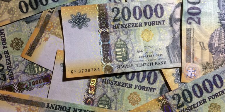 Gyors tempóban drágul minden, jöhetnek az újabb ársapkák – híradó