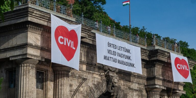 Az elhallgattatási törvény ellen tiltakoztak több nagyvárosban – híradó