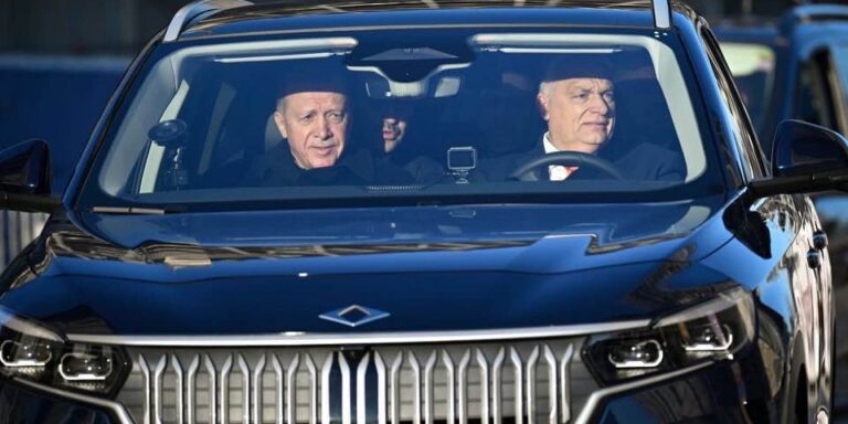 Böhöm nagy autók, kannabiszos gumicukor – híradó