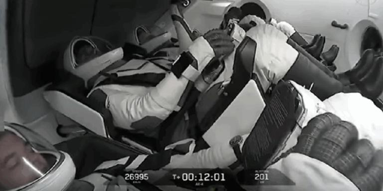 Kapu Tibor már az űrben van, üzent is onnan