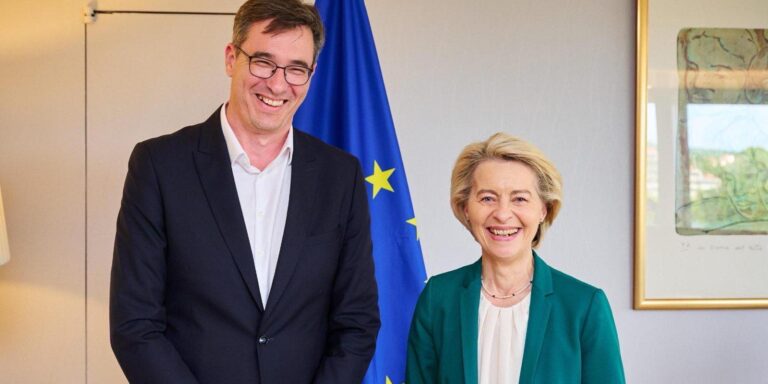 Állva tapsolták Karácsony Gergelyt az Európai Parlamentben