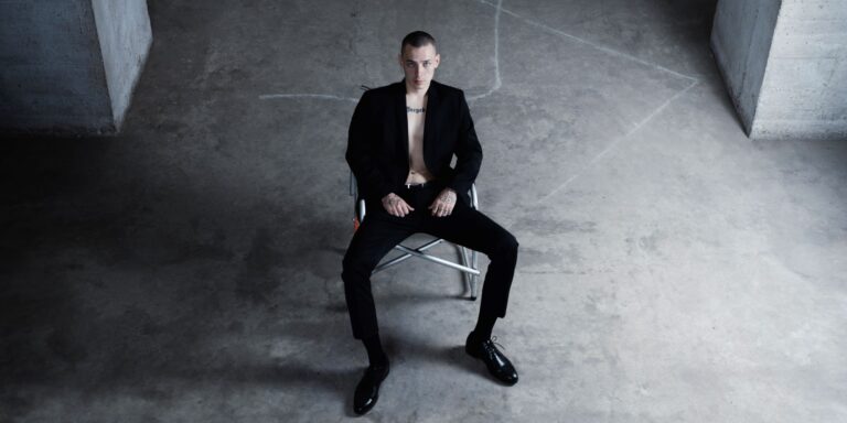 Sorozat készült a húszéves sztárról, Pogány Indulóról