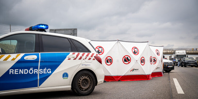 Paravánnal védik a baleseteket a fényképezéstől