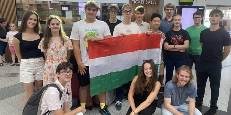 Ezüst- és bronzérmet is nyert a magyar diákcsapat a Nemzetközi Kémia Tornán