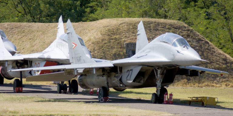 Betörtek a kecskeméti légibázisra, és alkatrészeket loptak ki vadászgépekből