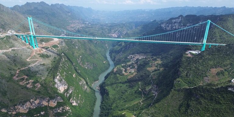 Átadták a világ legmagasabb hídját