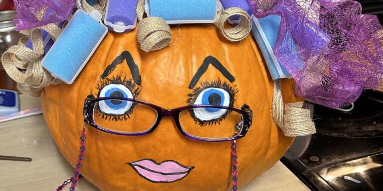 Nem csak faraghatsz, akár festhetsz is halloweeni tököt