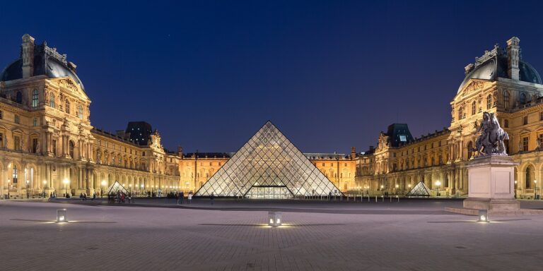 Mégis hogy rabolták ki a Louvre-t fényes nappal?