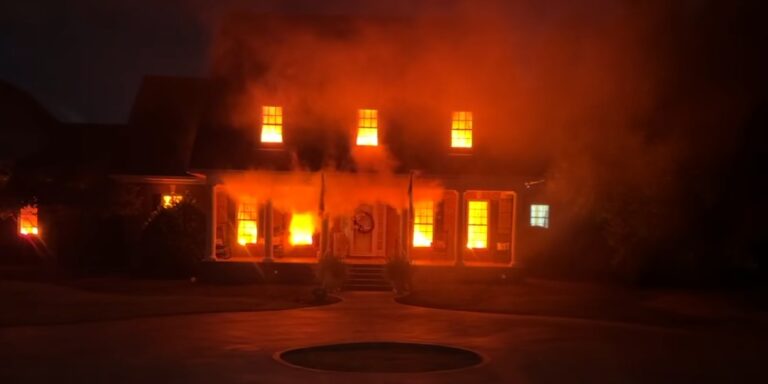 Folyamatosan hívogatják a tűzoltókat egy amerikai ház halloweeni dekorációja miatt