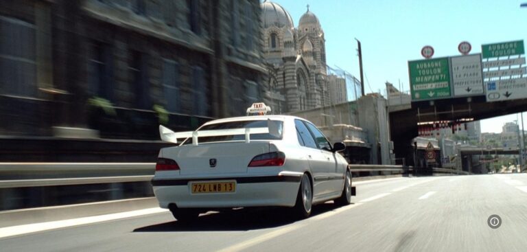 Majdnem 30 év után újra úton a híres filmes taxi