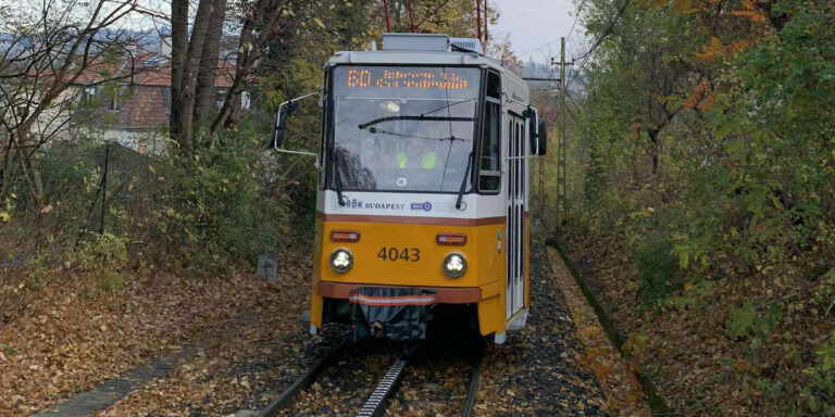 Villamos váltja a fogaskerekűt?