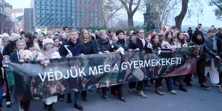 Tüntetett a Tisza az állami gondozottakért