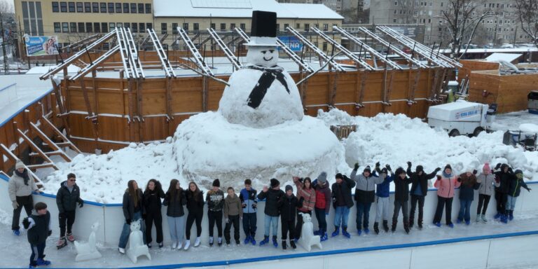 Elkészült a ország (eddigi) legnagyobb hóembere