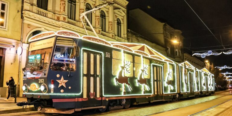 Európa legszebb villamosa lett a miskolci adventi szerelvény