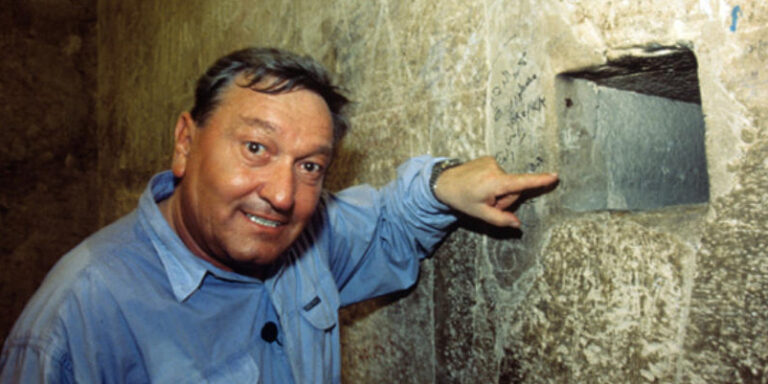 Meghalt Erich von Däniken, az ókori idegenek prófétája