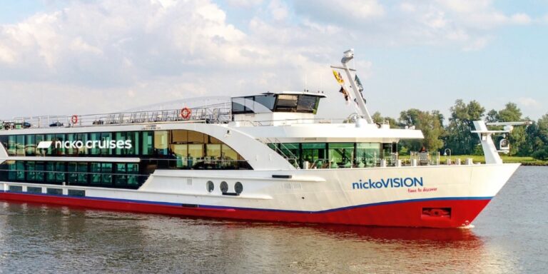 Kétszázan egy zátonyra futott hajón szilvesztereztek a Dunán