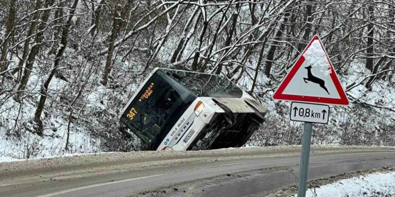 Hó-hó-hó: szánkóhiány, busz az árokban, tátogott a föld – híradó
