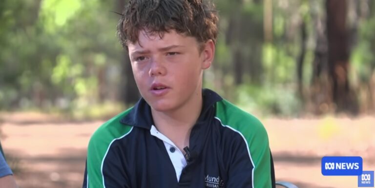 Órákat úszott egy 13 éves fiú a tengerben, hogy megmentse a családtagjait