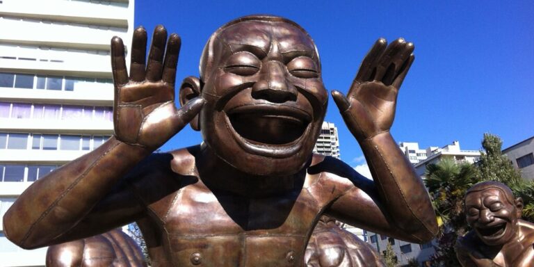 A hét műtárgya: a kanadai vihogó szobrok