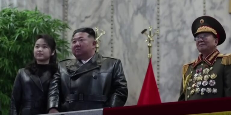 Tizenhárom éves, de máris rakétákat felügyel: ő Kim Dzsongun lánya
