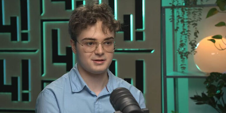 Egy 19 éves srác hülyét csinált a magyar titkosszolgálatból?