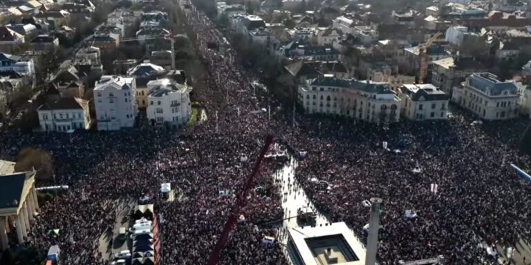 Lezajlottak a pártvonulások Budapesten