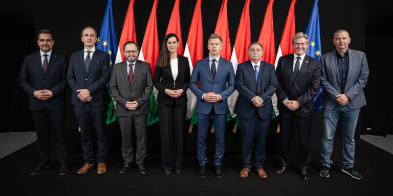Tizenhat minisztérium lesz az új kormányban, hatalmas lyuk keletkezett reggelre a fővárosban – híradó