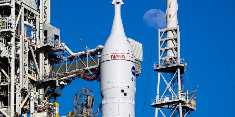 Ma indul a NASA történelmi Hold-programja