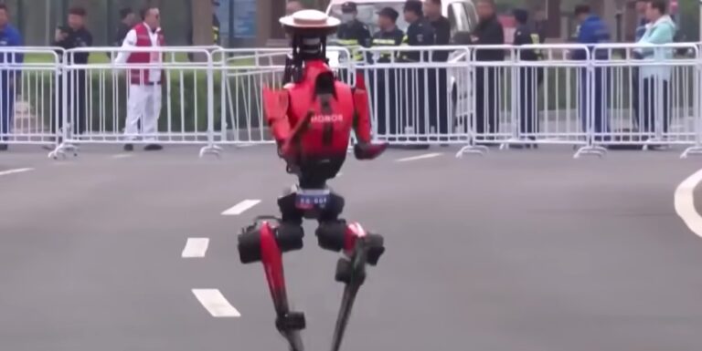 Megdöntötte egy robot a félmaraton emberi rekordját