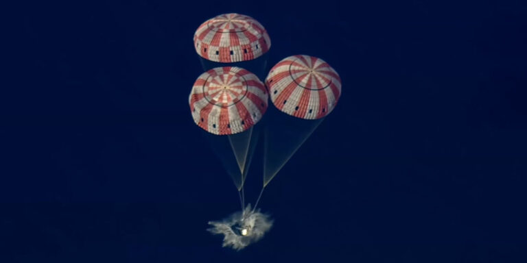 Visszatértek az Artemis II űrhajósai, miután megkerülték a Holdat