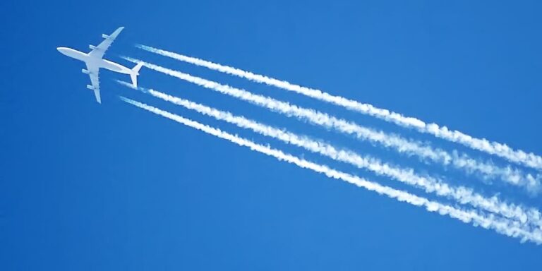 Mi az a chemtrail? És miért félnek tőle?