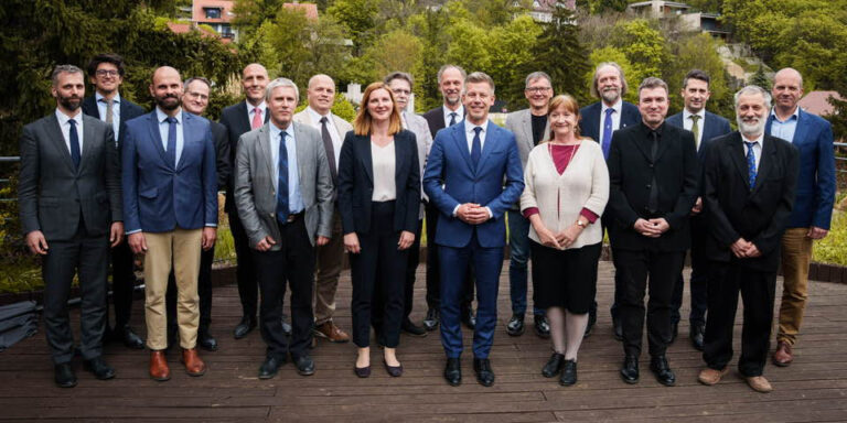 Magyar Péter iskolaigazgatókkal tárgyalt