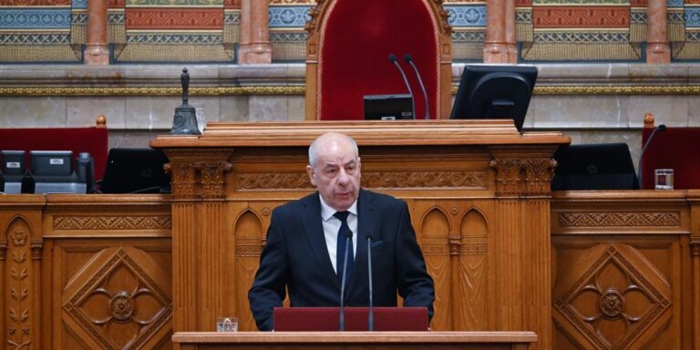 Hiába küldené el az új kormány, Sulyok Tamás maradna köztársasági elnök