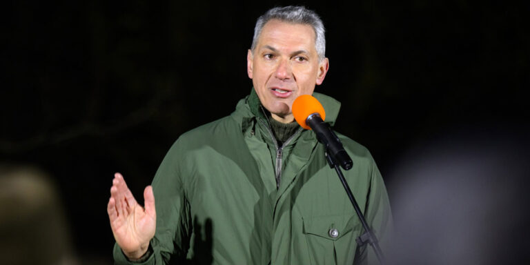 Lázár János távozik a parlamentből