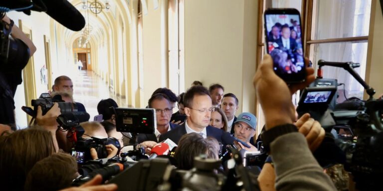 Szijjártó Pétert berendelték a parlamentbe, a héten kihirdetik a Nobel-díjakat – híradó